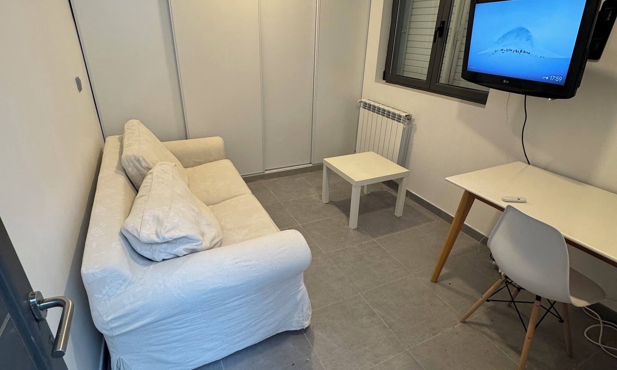 Le Ray Apartment | New furnished studio with bathroom and veranda in a quiet location 10 minutes from the center of town