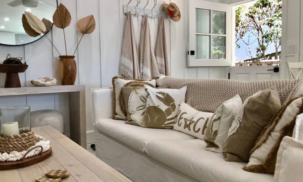 Carpinteria Condo | NEW Gorgeous Condo, beach side of Sandyland. June 3 nt. min. July 7 nt. min.