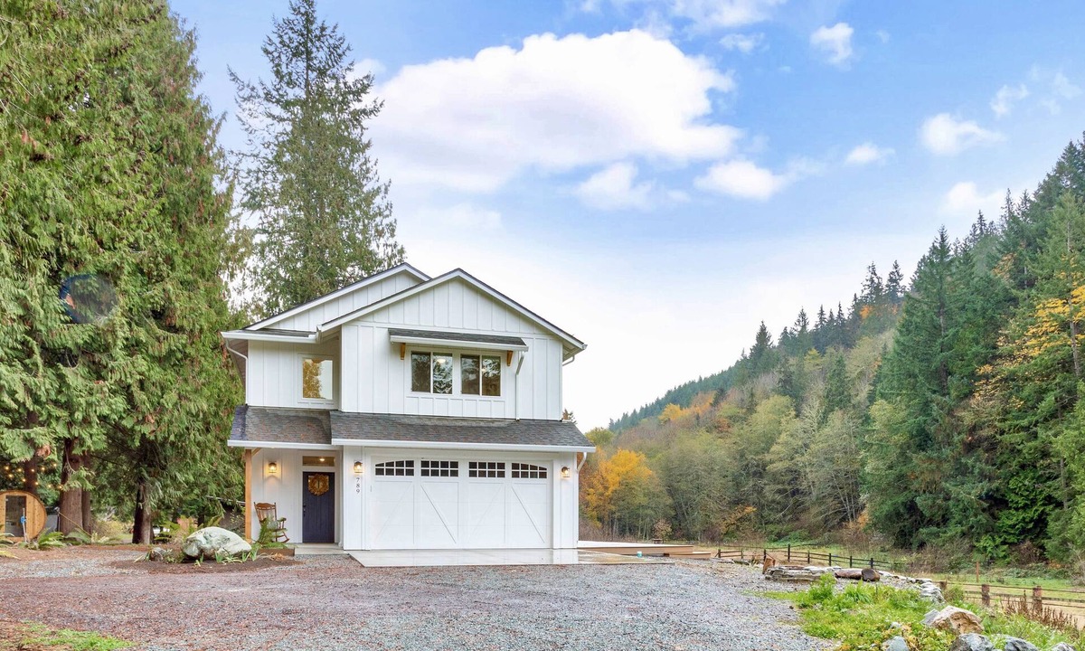 Bellingham House | New home on peaceful 5acr +hotub & dry sauna - Close to biking/hiking & downtown