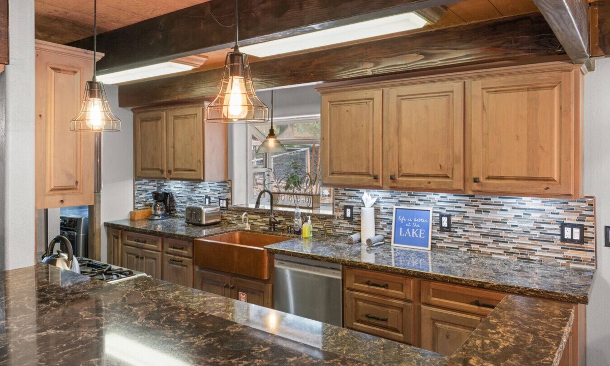 Country Club Estates House | New Hot Tub - Arcade ·2 Fireplaces · Huge Private Yard