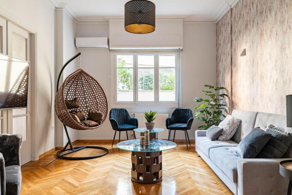 Makrigianni Apartment | New Huge 5BDR/2bath Apt(+netflix)/1min toAcropolis