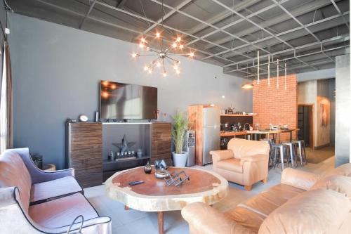 Zona Centro House | NEW Industrial Loft at Ensenada