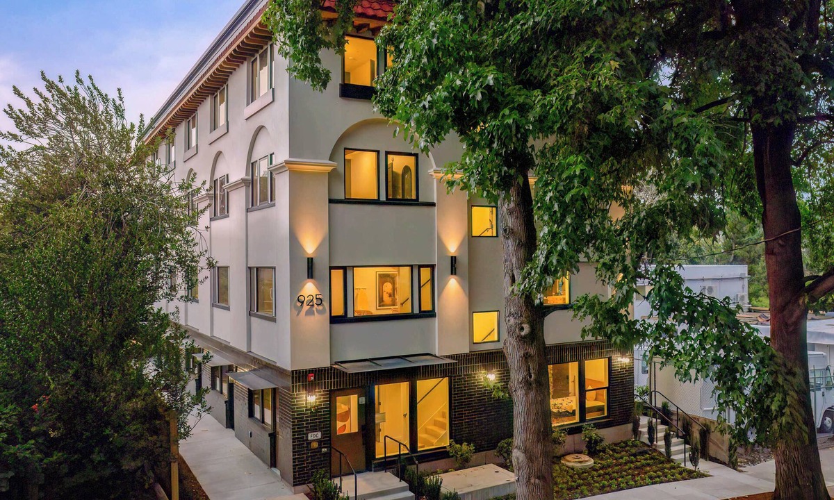 Kerns Apartment | New Kerns Studio Prime Spot Walkable Area