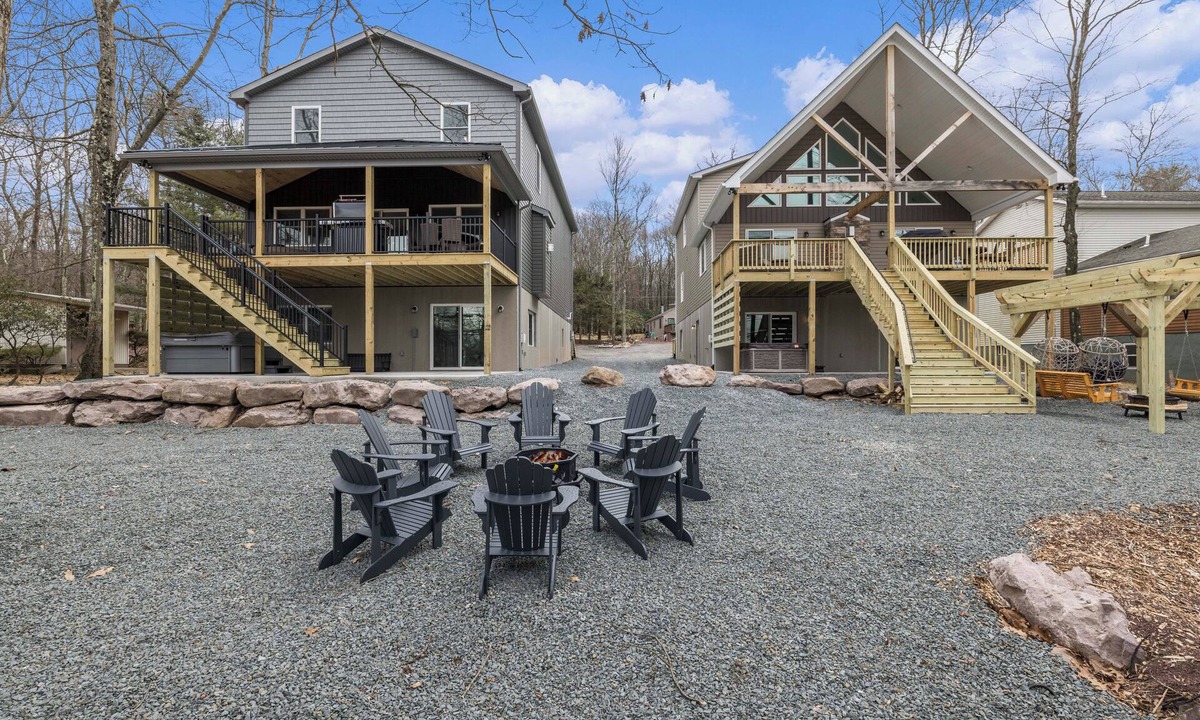 Lake Harmony House | New Lakeview Combo : Two Side-by-Side Luxury Houses, 16 BR 15 BA Sleeps 60