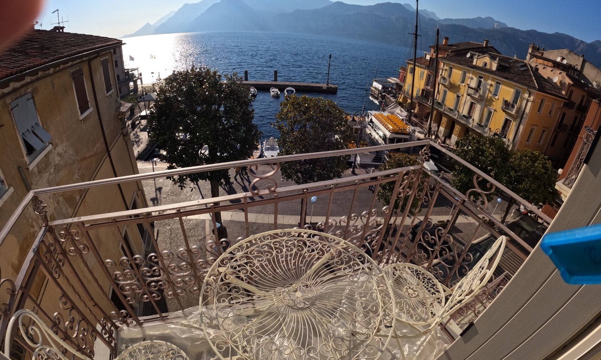 Malcesine Old Town Apartment | New large apartment directly on the lake