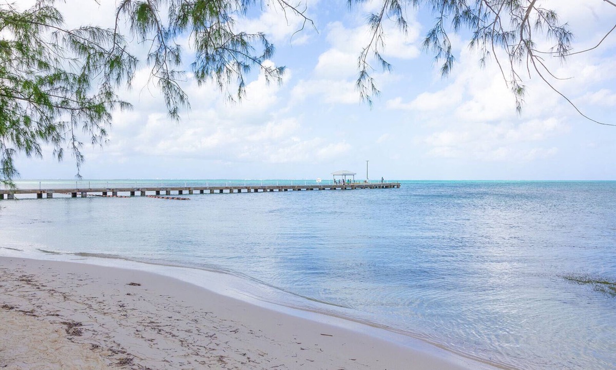 Rum Point Condo | New listing! 1 Bed/1 Bath Ocean View condo next to Rum Point. Ground floor.