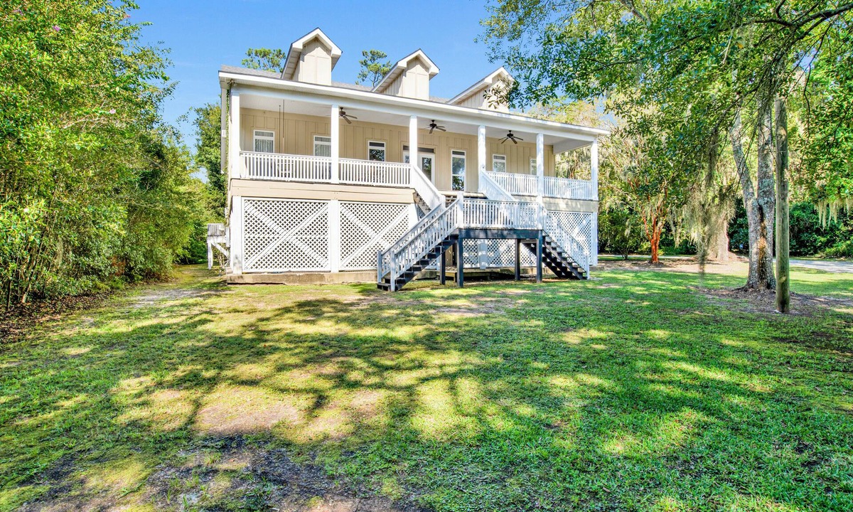 Fairhope House | NEW LISTING! Bayfront, Spacious 6-bedroom house in delightful Fairhope
