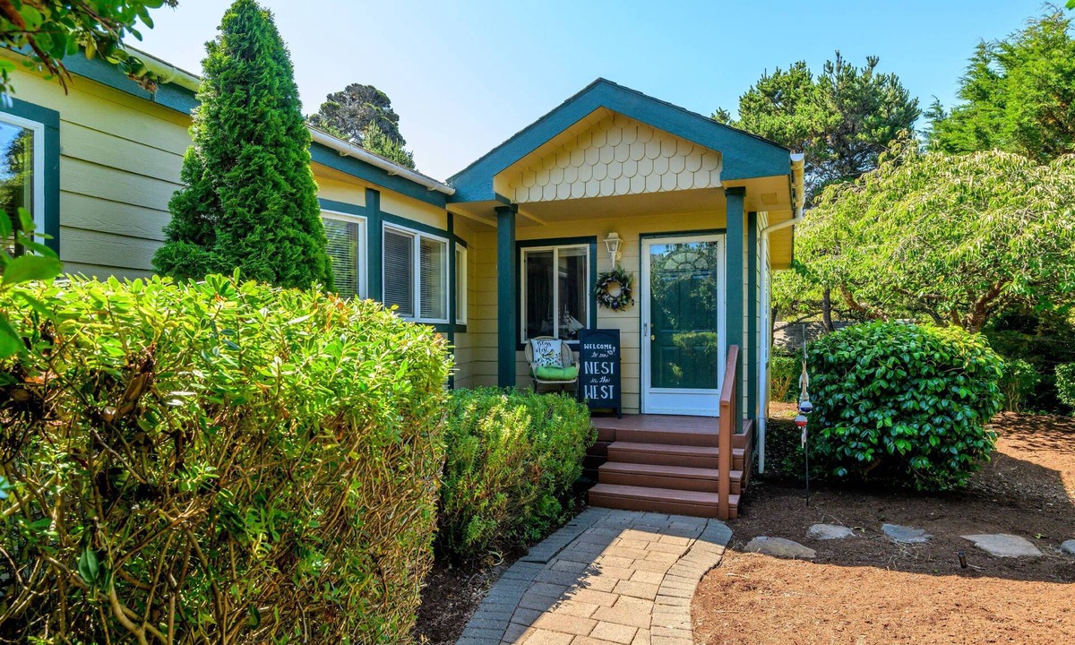 Heceta Beach House | New listing! Charming beach area home in famed Heceta Beach