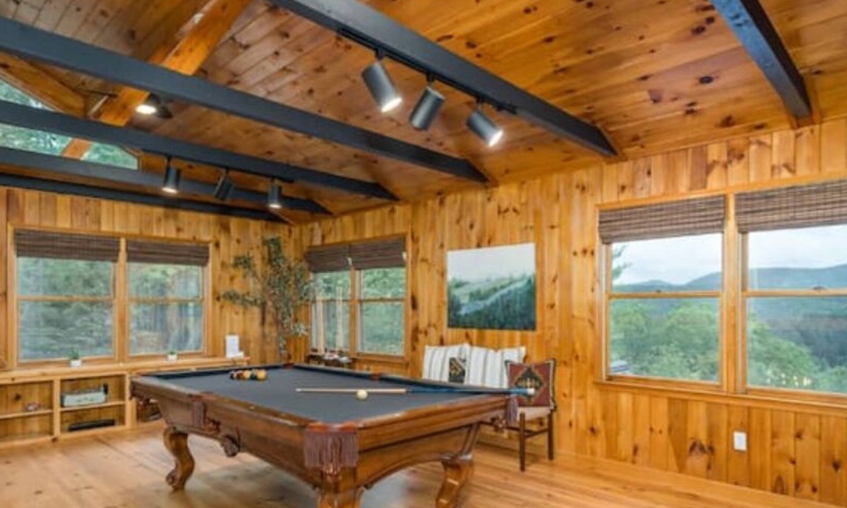 Raccoon Ridge Cabin | New Listing! Luxury mountain view cabin in the heart of Aska Adventure area