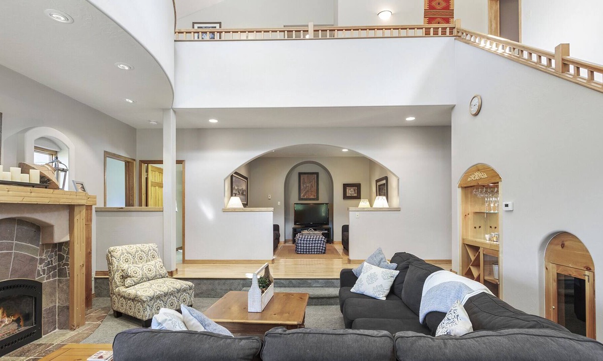 Blue River House | *New Listing* Private 4 Bedroom Home