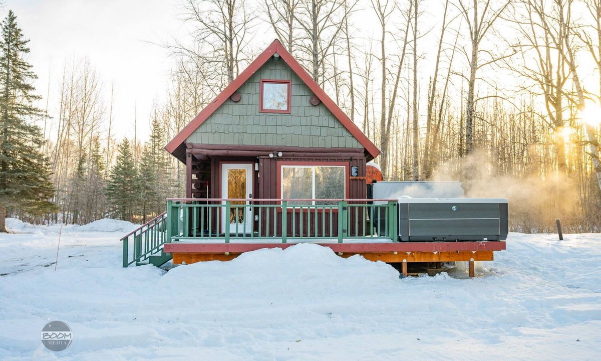 Fishhook Cabin | New Listing! River Front Cabin with Hot Tub near Hatcher Pass!