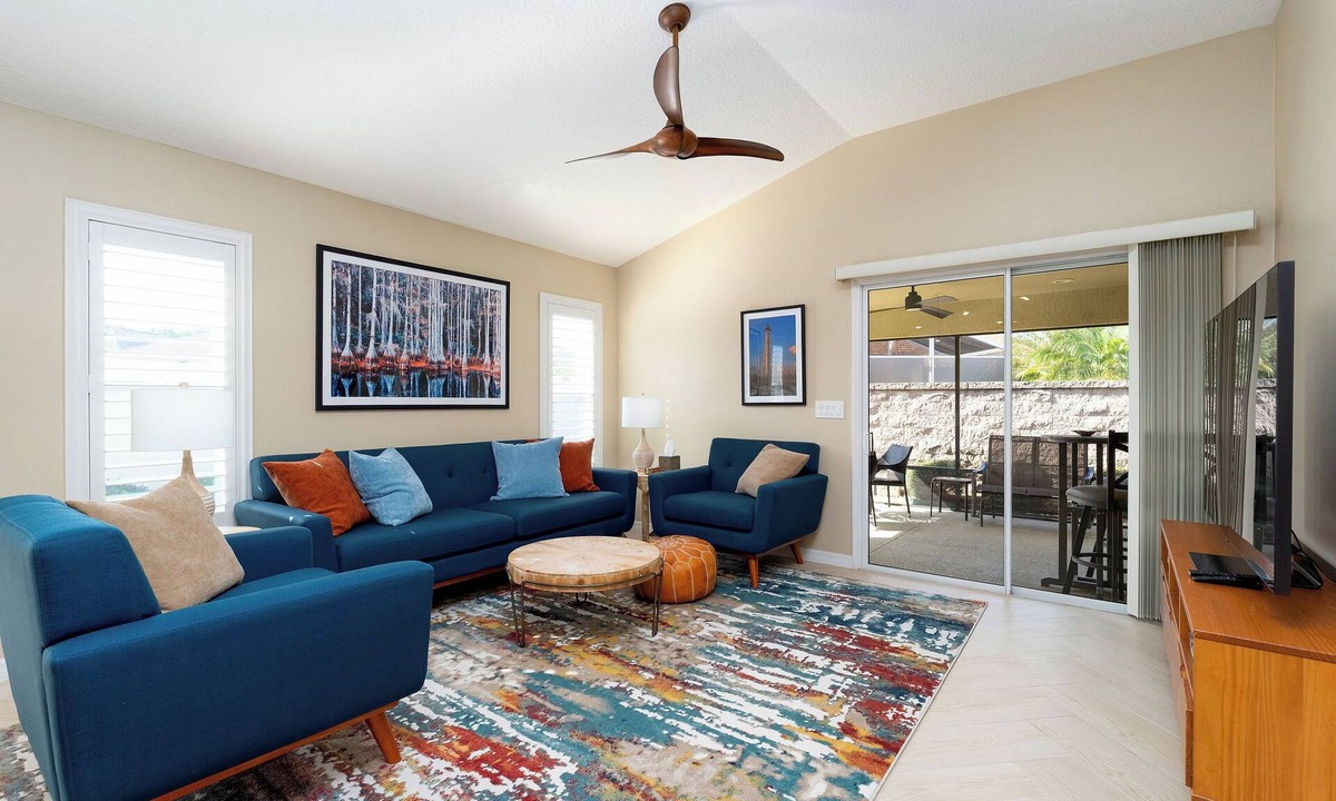 Collier House | New listing, seasoned host! 3/2, FREE golf, 4-seat cart, RESIDENT pass