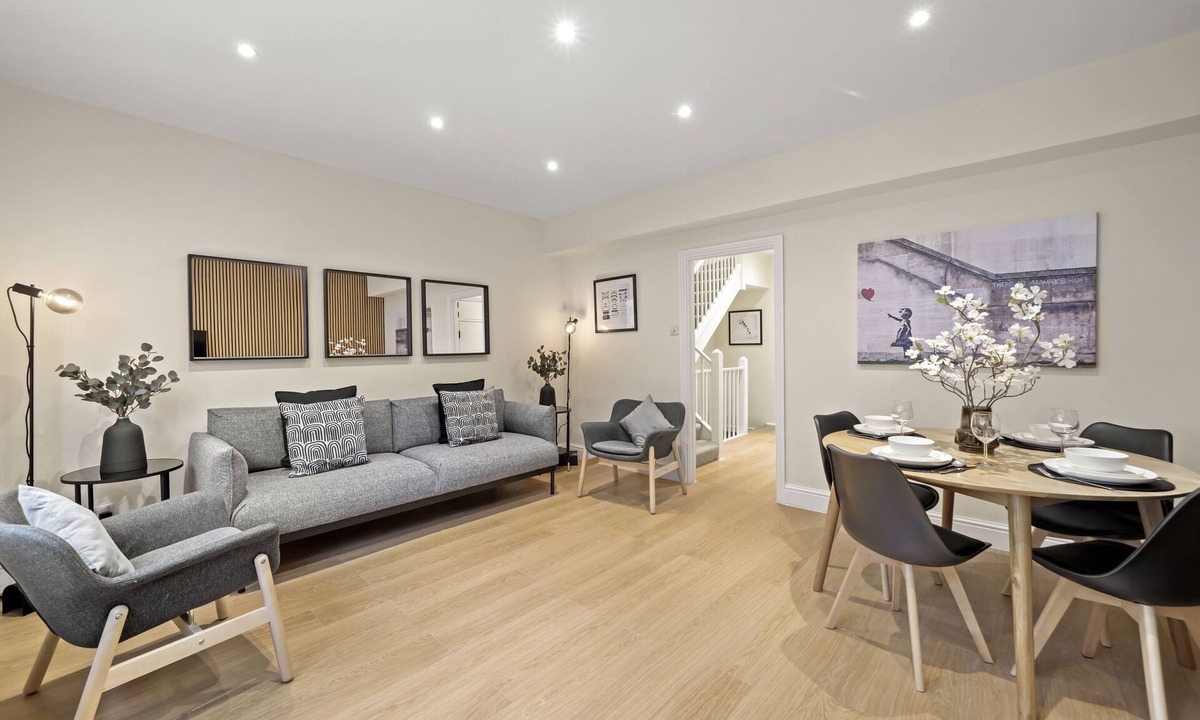South Kensington Apartment | NEW LISTING! South Kensington Style newly refurbished apartment