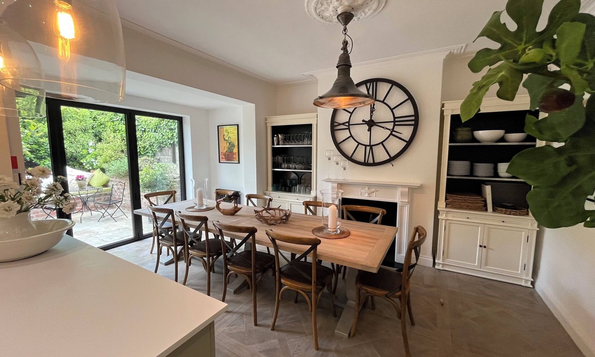 Bath House | NEW LISTING -Stunning Town House City Centre- FREE PARKING!