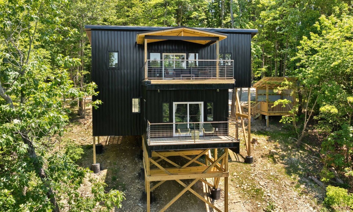 Celina House | NEW listing! The Celina Bin~hot tub~TN~The Cumberland Collective