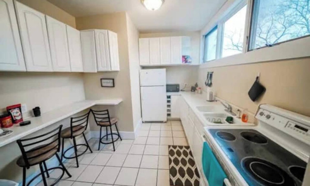 Bloomington Apartment | New Listing! Updated lovely one bedroom apartment!n
