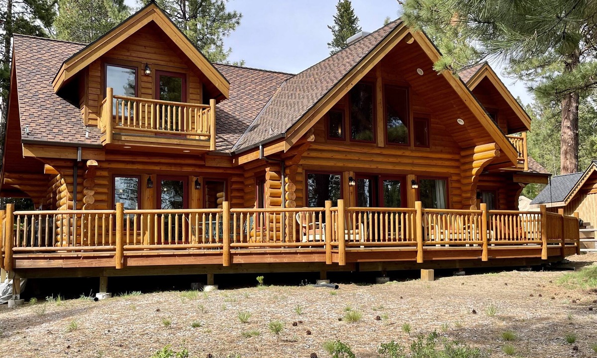 Oregon Water Wonderland Cabin | New Log Home on Big Deschutes River Within 1.5 mi of Sunriver, Oregon-fish&ski