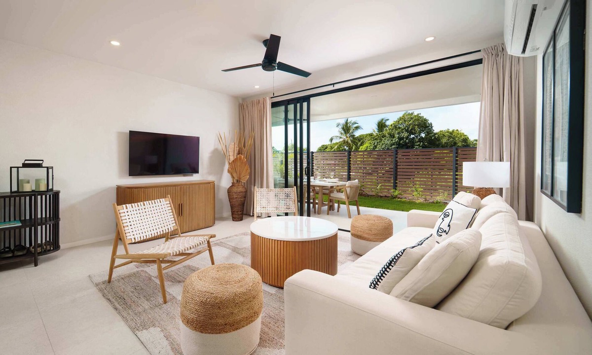 Gibbes Condo | NEW LUX 2BR, Walk to Beach! Sky Pool Deck