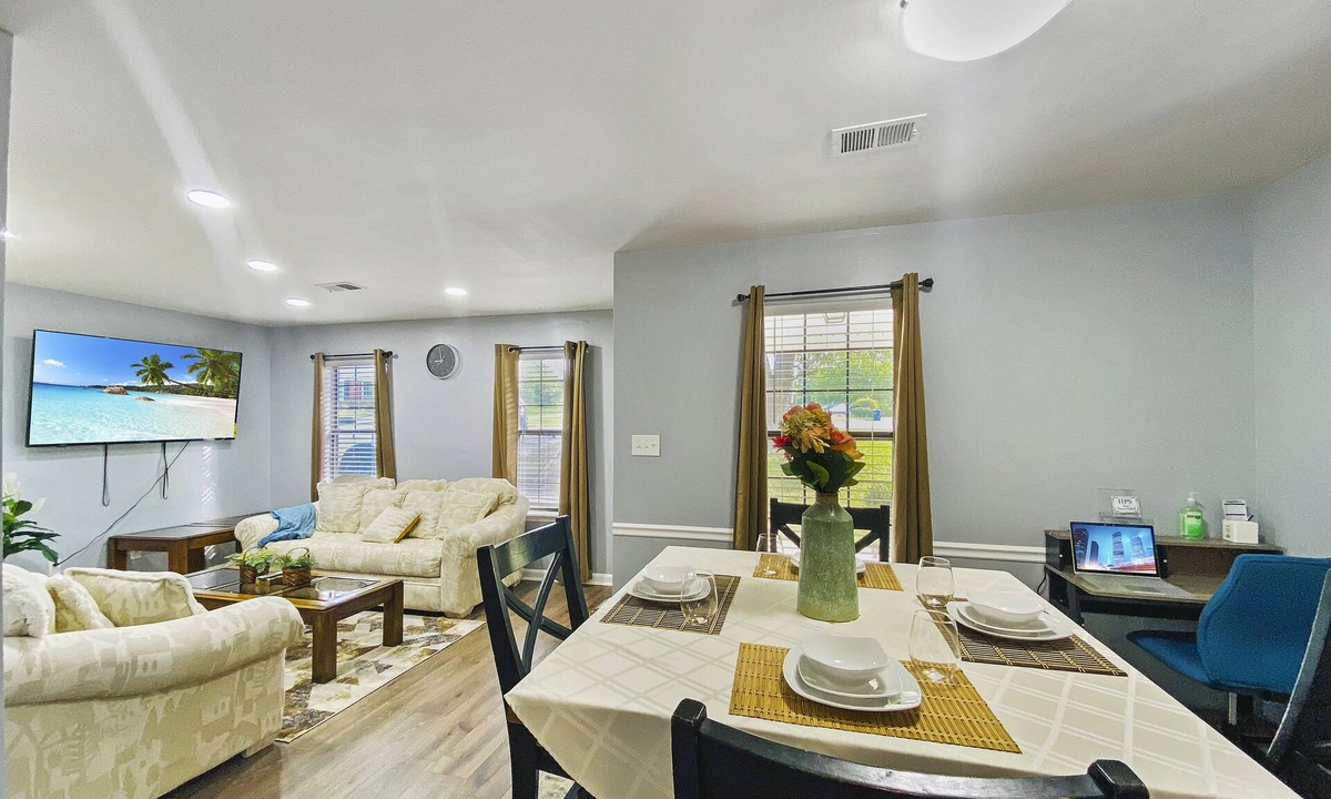 Martinez House | NEW! Luxe Cottage w/Fireplace < 10 Mi to Augusta