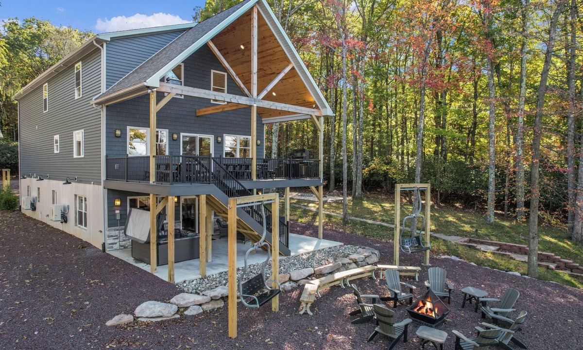 Lake Harmony Estates Ski Chalet | New Luxe! Spacious 9BR, 7.5BA Chalet Sleeps 30, Elevator, EV Charger