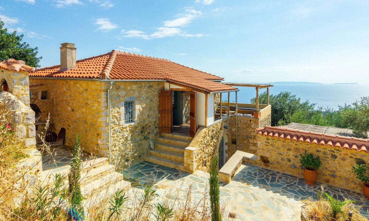 Sampatiki Villa | NEW! Luxurious, spacious stone house with sea views - detached in the olive grove