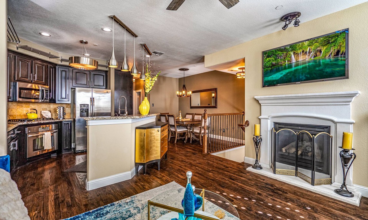 Legacy Park House | "New" Luxury & Highly furnished upscale w Patio, Garage & fireplace.
