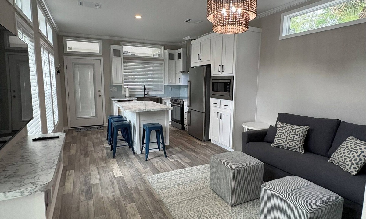 Salt Springs House | New Luxury Tiny Home at Salt Springs Resort – King Bed, Porch & Fire Pit