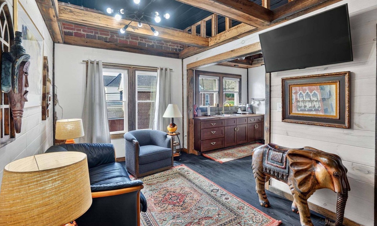 Somerset Apartment | NEW! Mid Century Escape, Columbia House Unit C