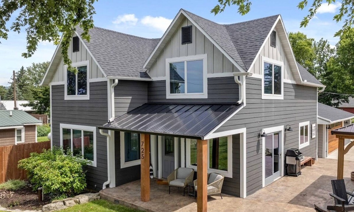 Buffalo City House | NEW Mississippi Riverfront Sunset House - family, friends & river come together