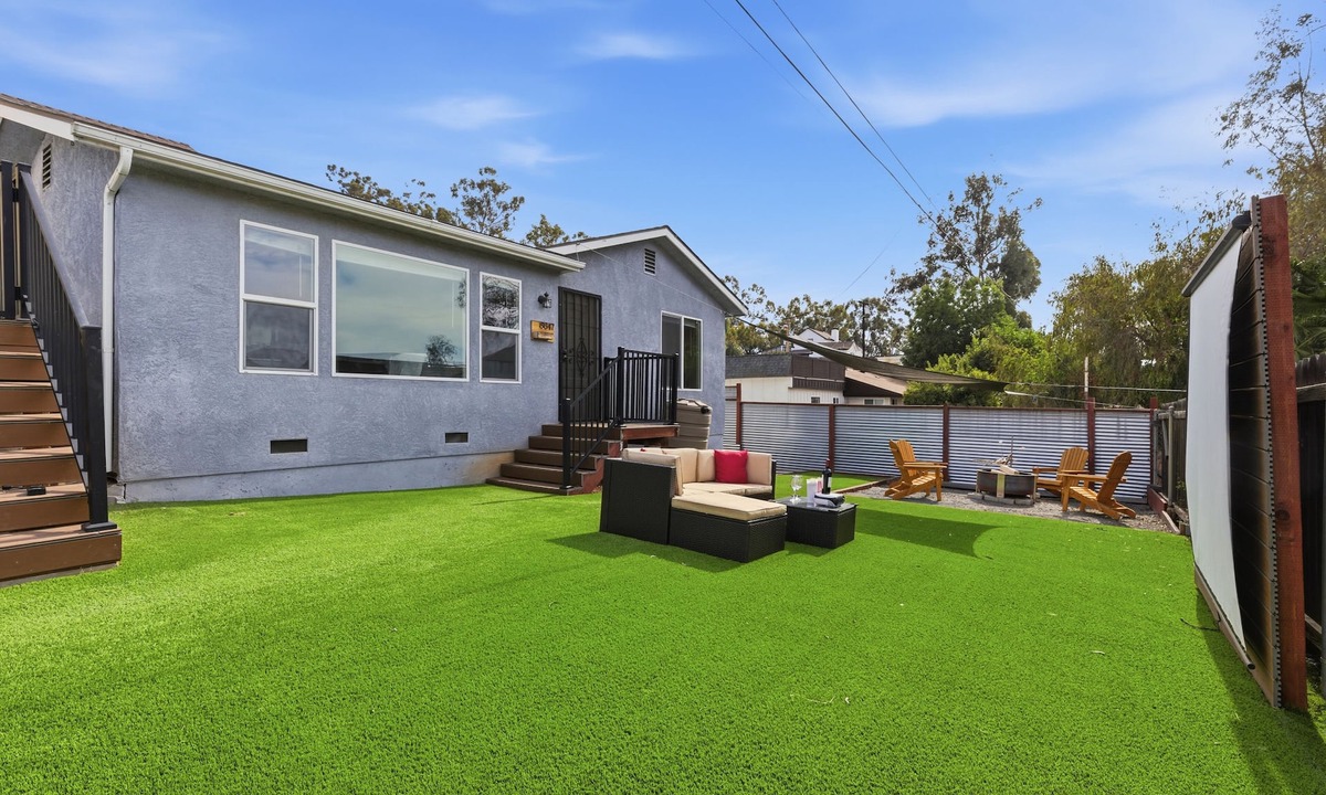 Mount Helix House | New Modern 2BR Home with Movie theater, & Big Yard