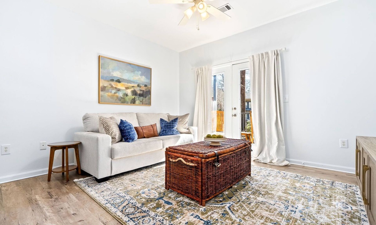 Auburn Apartment | New Modern Getaway ~ 1br, Patio & Pool