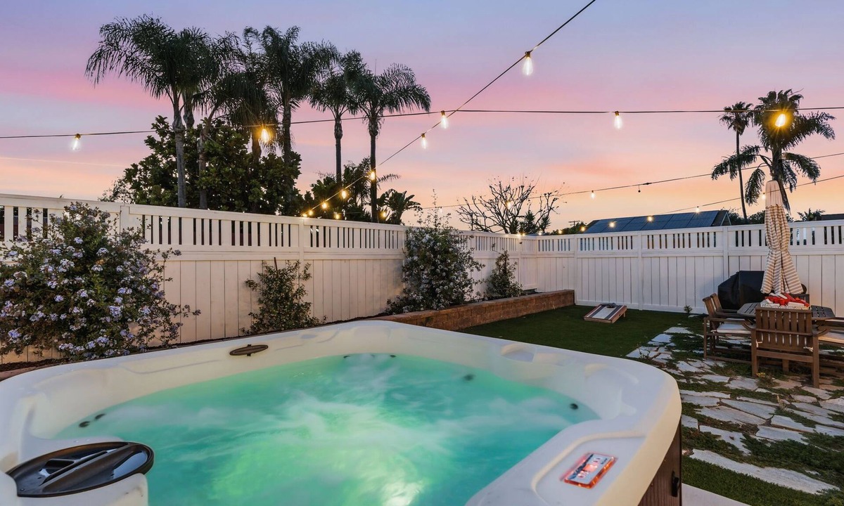 Cardiff-by-the-Sea House | New Modern Luxury, 3/2 Fam Friendly, BBQ, Central!