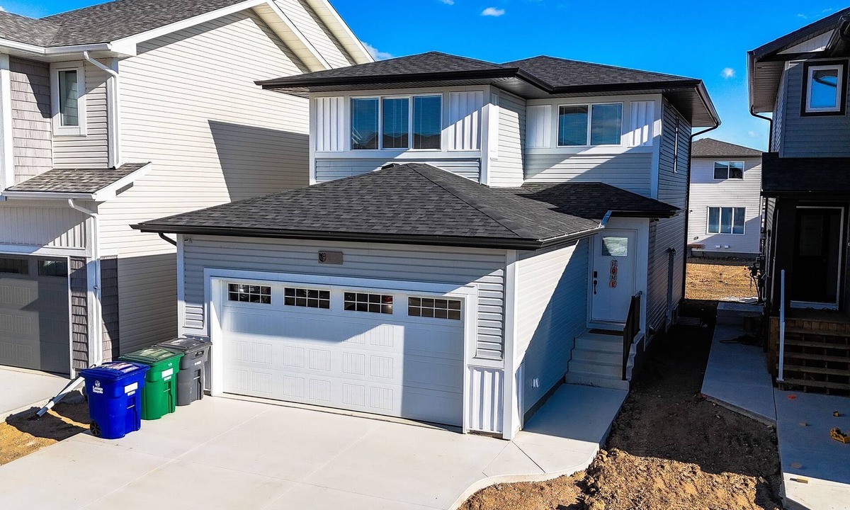 Saskatoon House | New Modern & Luxury 3BR+2.5 Bath w/Garage Home in Saskatoon, SK