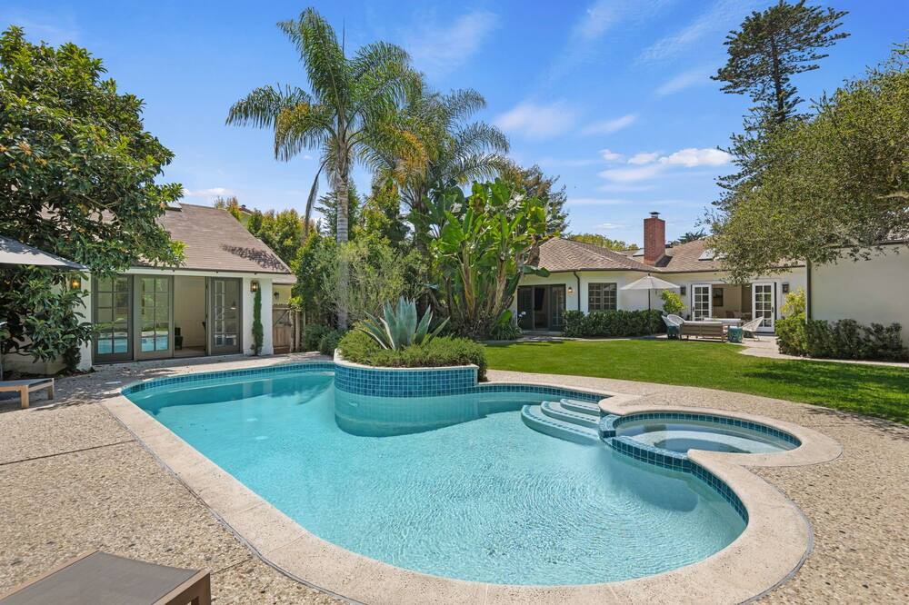 Hedgerow House | NEW Montecito Hedgerow Jewel Box, 4BD/3BA, with Pool and Jacuzzi!