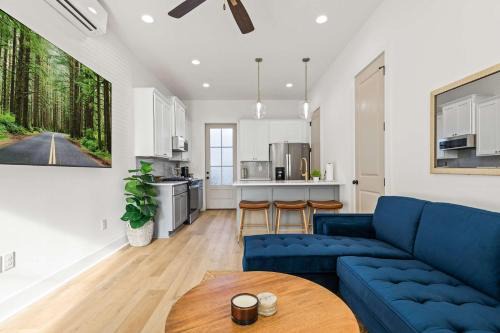 Lafayette House | NEW Oakview Loft - River Ranch - 85 TV - Office - Nespresso - 2 King Beds