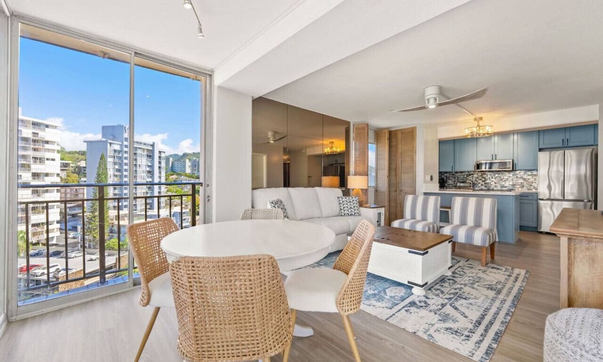 Tantalus Apartment | [New]Ocean + Sunset Views Parking Kitchen WD