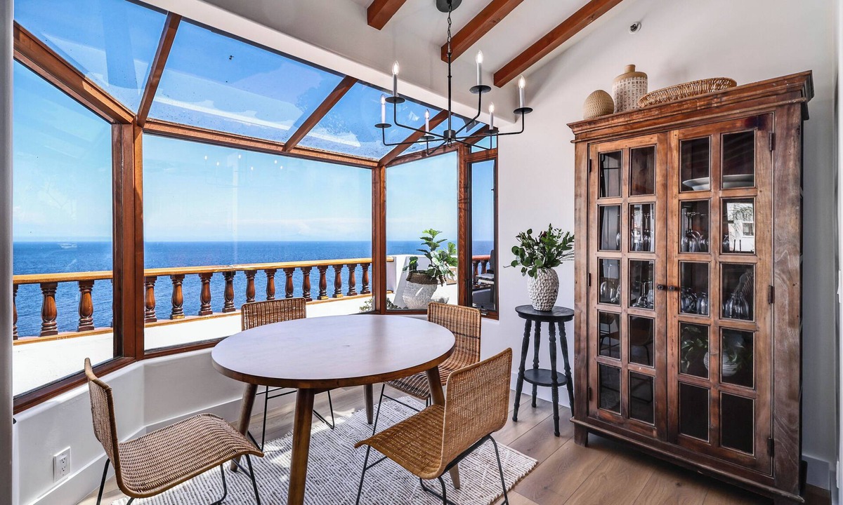 Avalon Condo | New Oceanfront Villa in Hamilton Cove. Golf Cart, Terrace + Easy Access