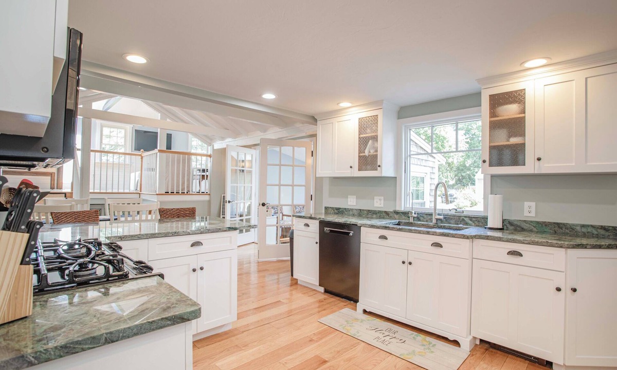 North Scituate House | New! Perfect Beach Getaway-Sleeps 12, Dog Friendly, Short Walk to Egypt Beach