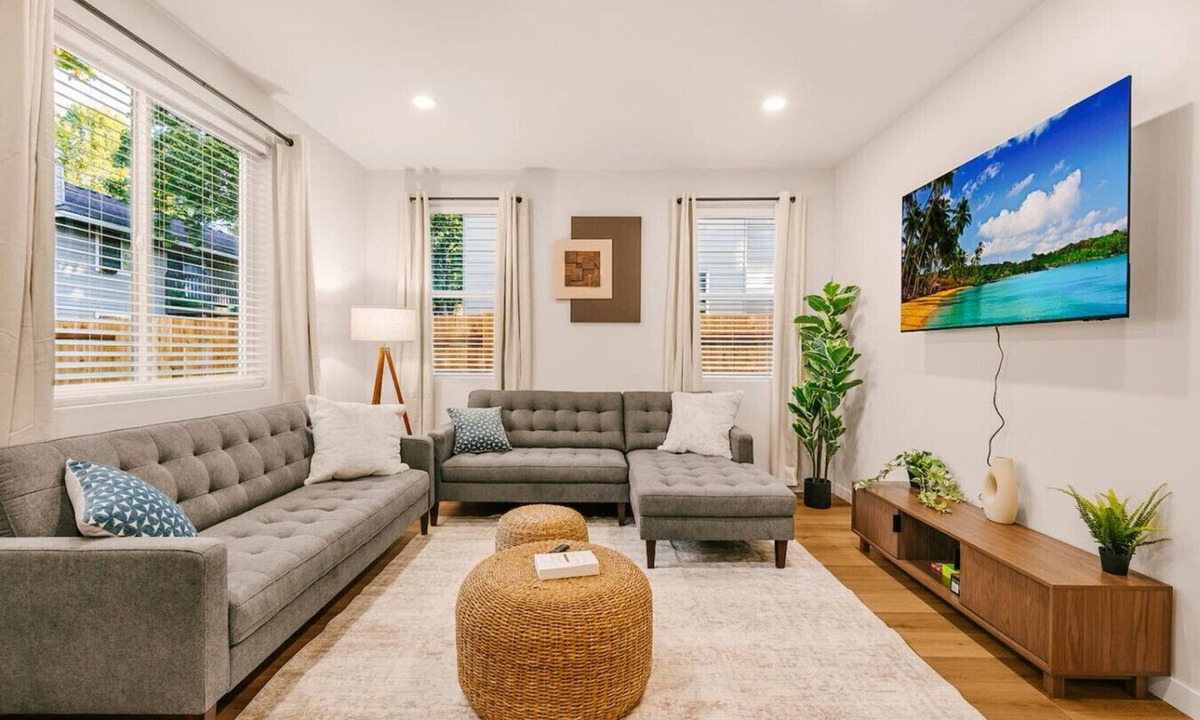 Gresham House | New PNW Retreat | Family-Friendly | Near DWTN