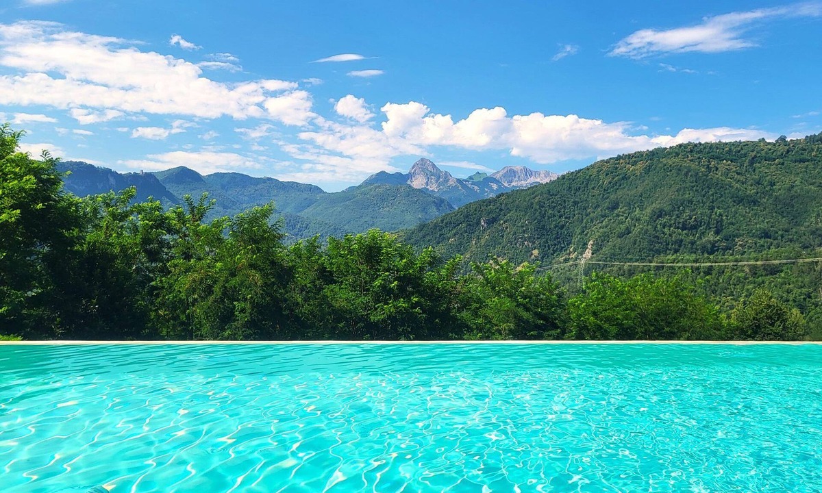 Castelnuovo di Garfagnana Villa | NEW! Private Infinity Pool & Stunning Views! Wood oven. Terrace. Romance!