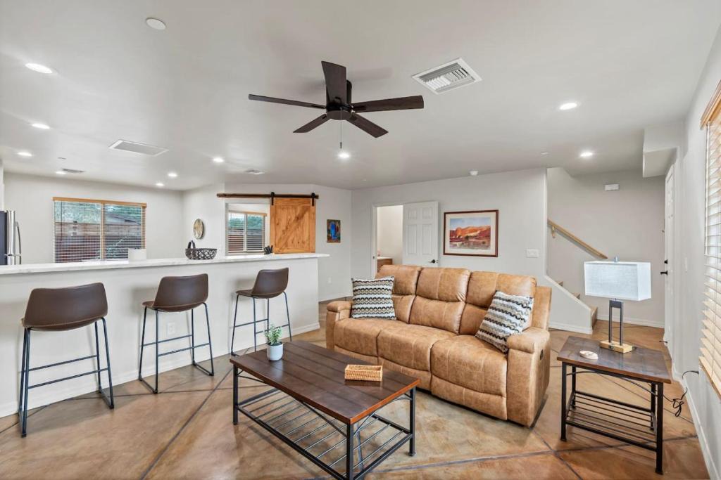 Menlo Park House | New Pueblo Style Casita - Near Mercado - City View
