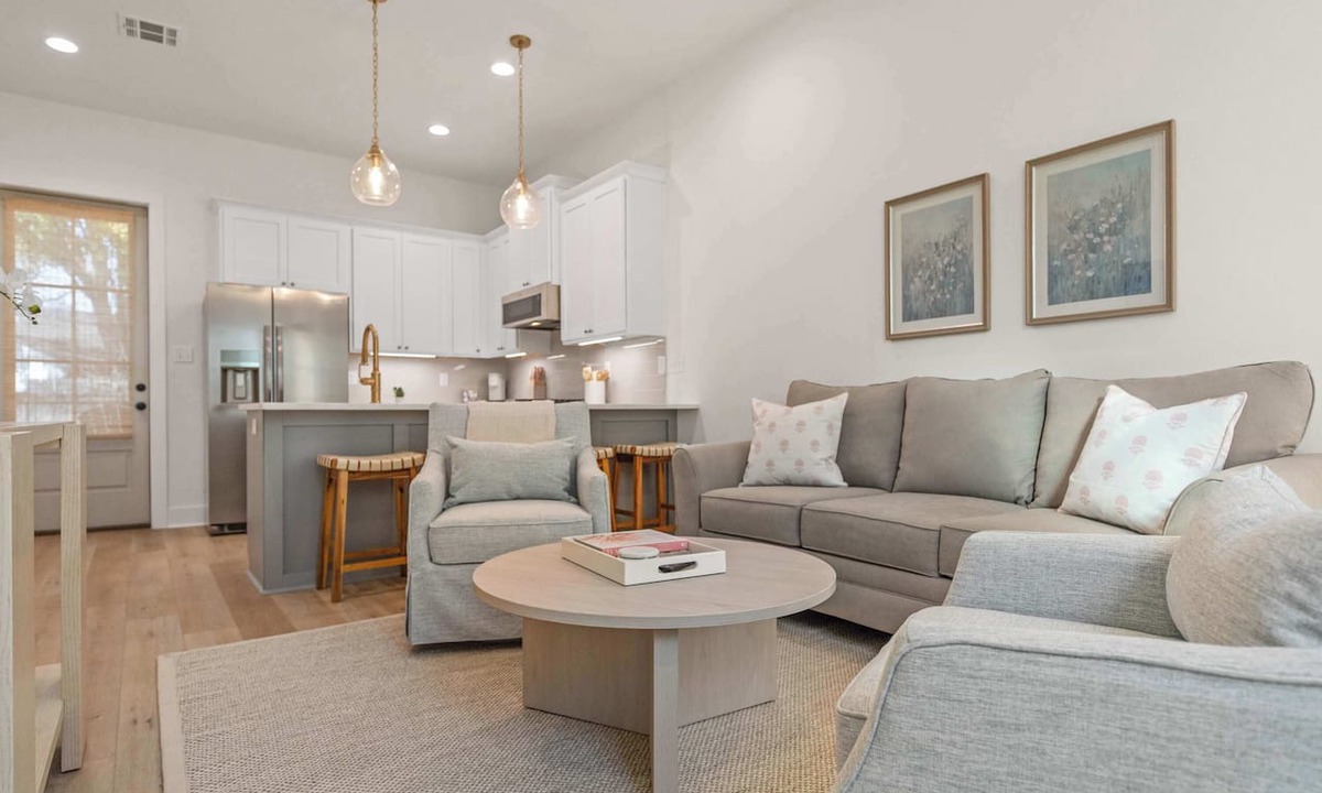 Lafayette Condo | New River Ranch Retreat | King | Dining & Shopping