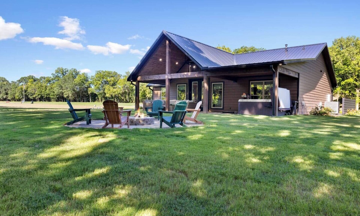 Golden Cabin | New! Riverfront Home, Sport Fishing Pond, Free Firewood
