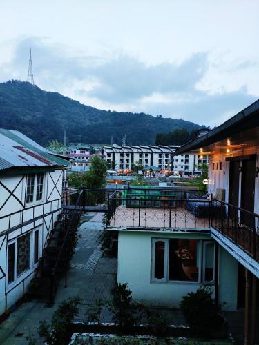Dal Lake Hotel | New shalimar dal view