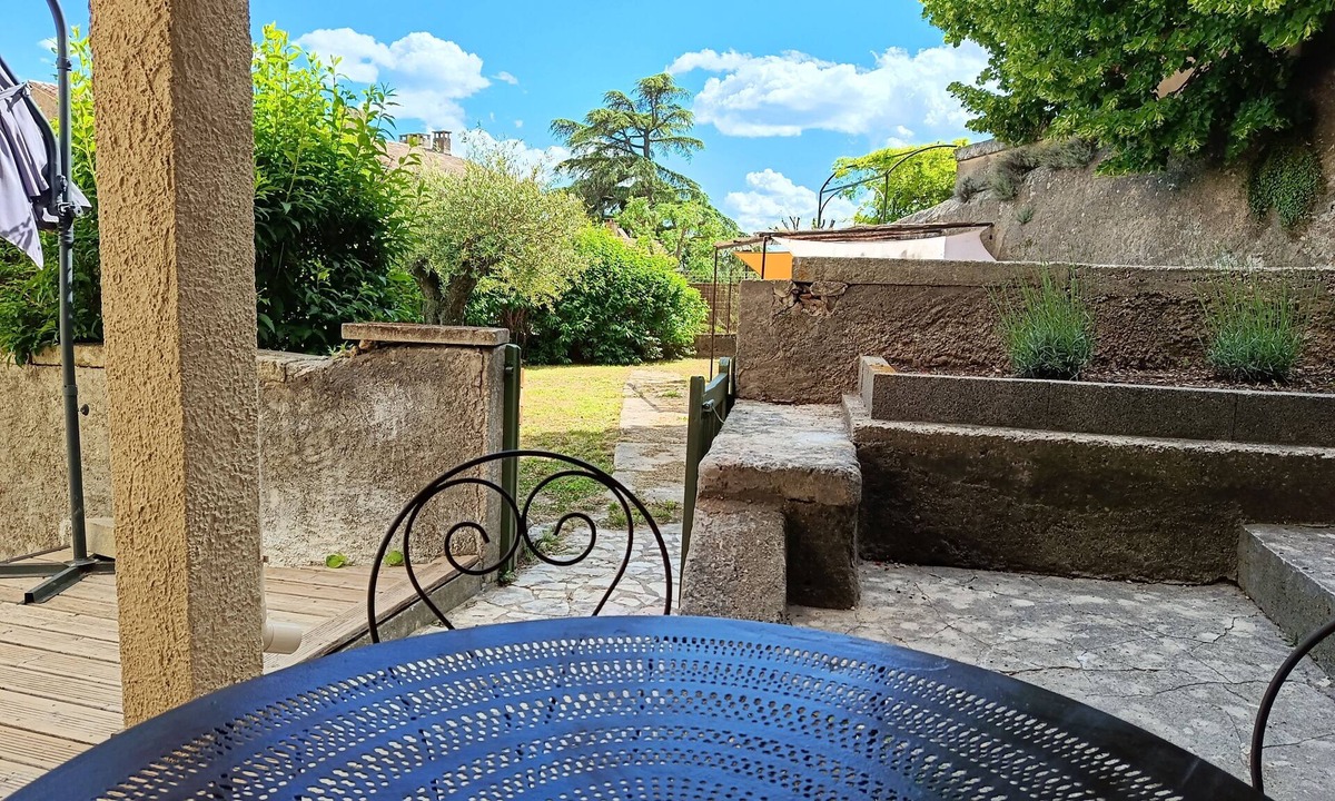 Saint-Saturnin-les-Apt House | NEW ! Single-storey village house with garden and private parking
