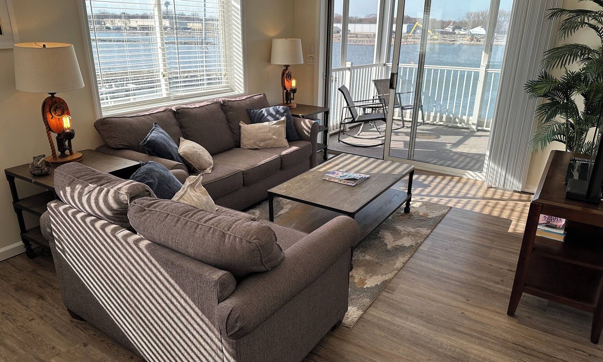 Gypsum Condo | NEW spacious 2 BR/2 BA w. pool, dockage available, bar
