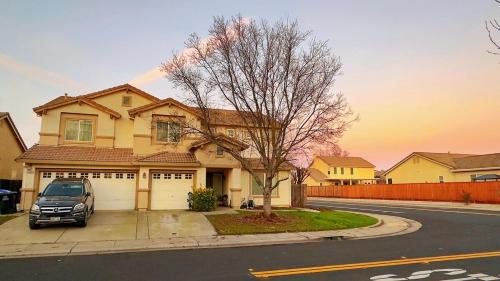 Elk Grove House | New - Spacious, Comfortable 5 Beds 3 Baths House