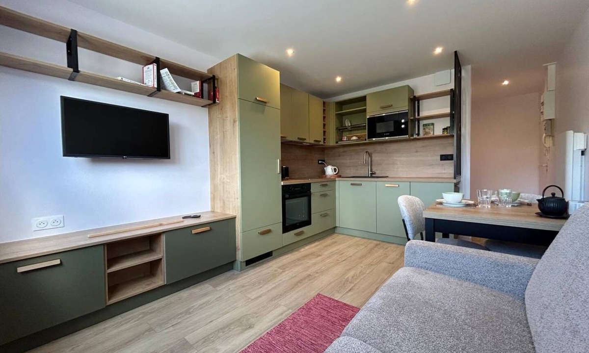 Saint-Cast-le-Guildo Apartment | NEW: Studio apartment 100 m from the beach in the city center, sleeps 2