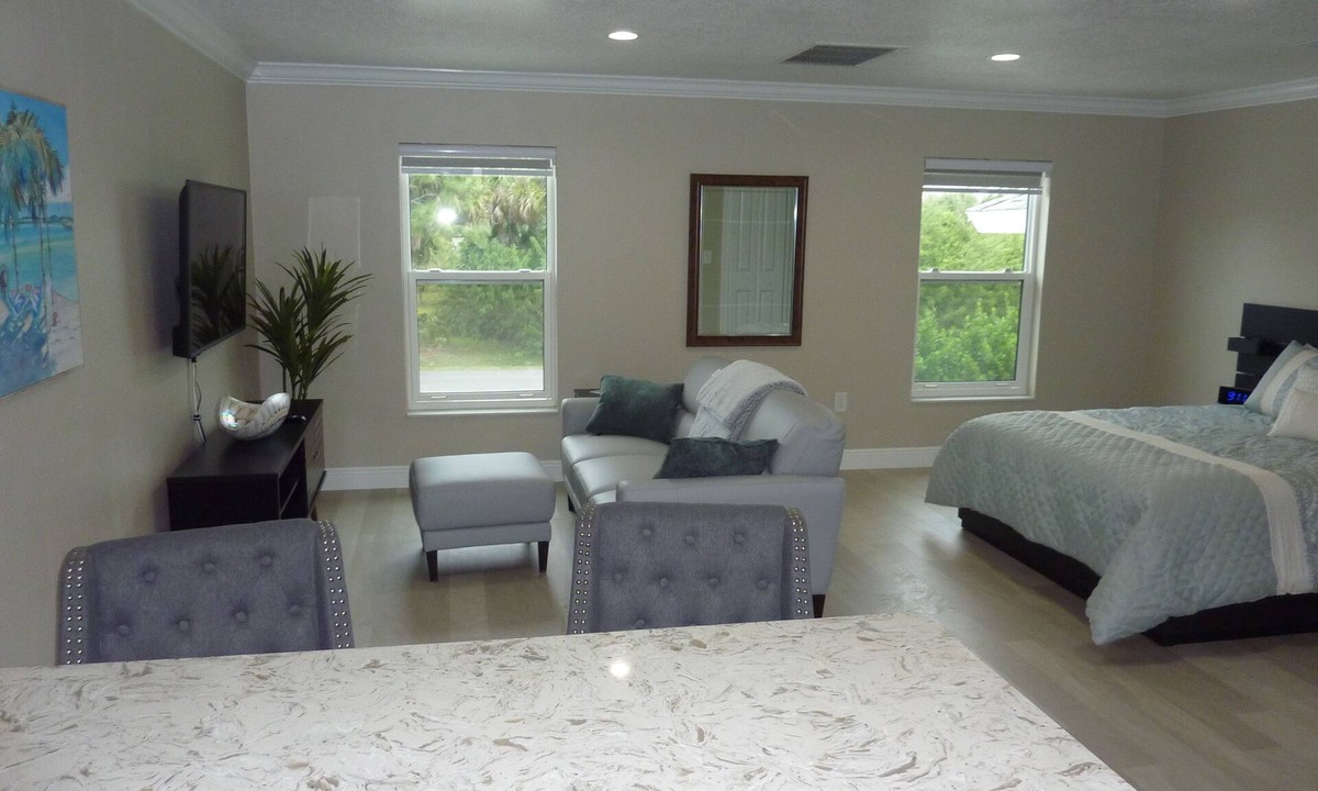 West Melbourne Apartment | New Studio Apartment.Free internet.Privacy, Close to the Mall.