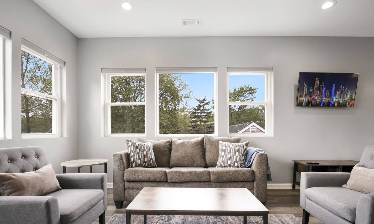 Bensenville Condo | New Stunning 2BED 2BATH Apartment. Close to METRA, O'Hare and Rivers Casino